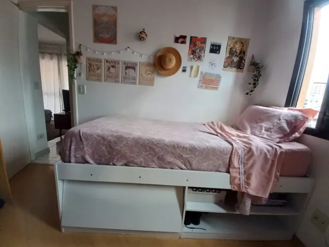 Cama de solteiro com sapateira e prateleira 