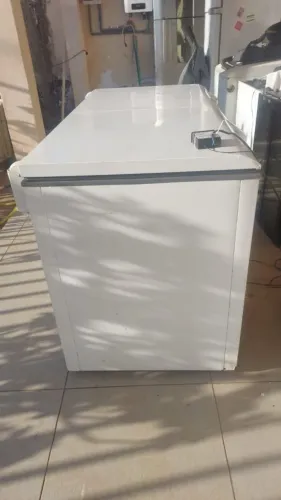 Vendo 01 freezer 02 tampas gelando 100%