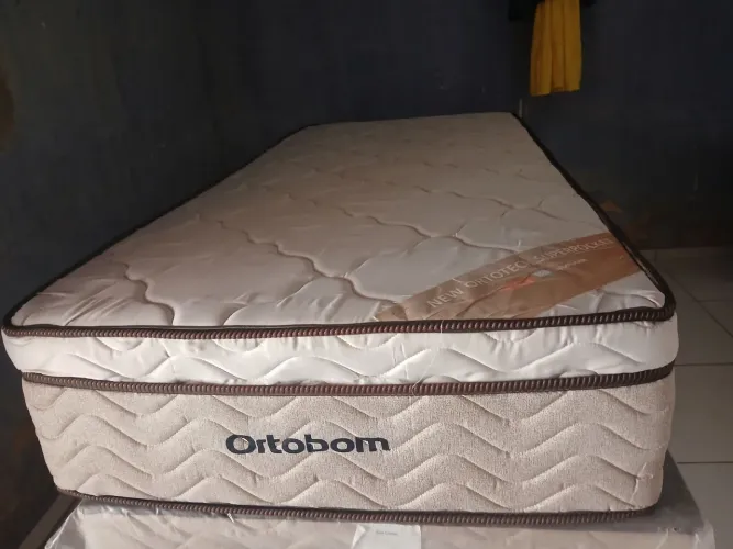 vende-se colchão de solteiro Ortobom de mola-New ortotech