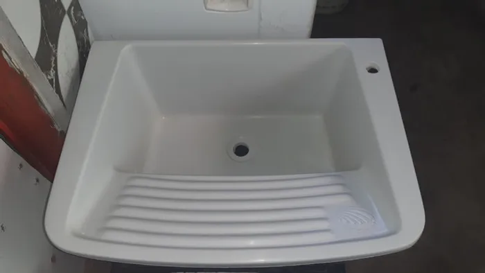 Tanque de lavar roupas top,de fibra lisa sintética semi novo,
