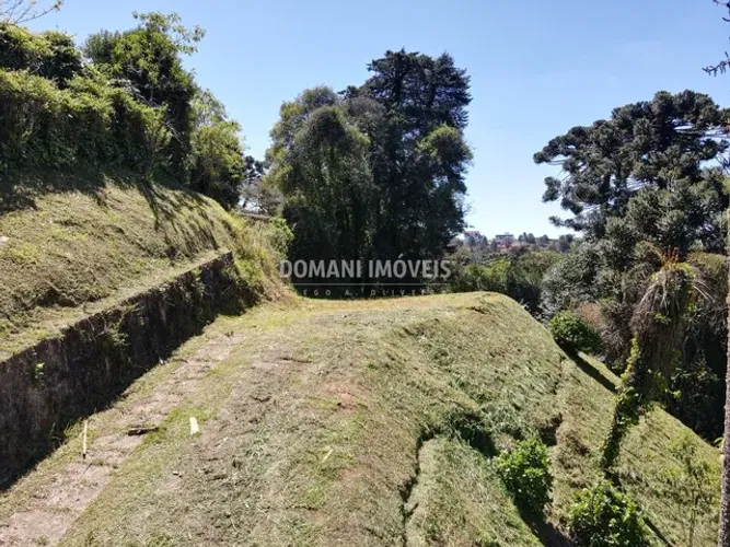 Lindo Terreno à Venda em Condomínio Fechado na Região de Capivari - Campos do Jordão/SP