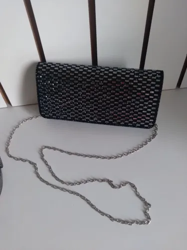 Bolsa carteira com pedrarias brilhante preta alça corrente transversal