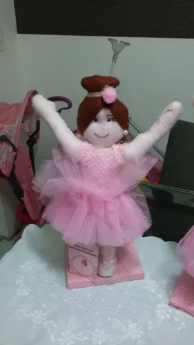 Boneca Bailarina em Feltro com Base