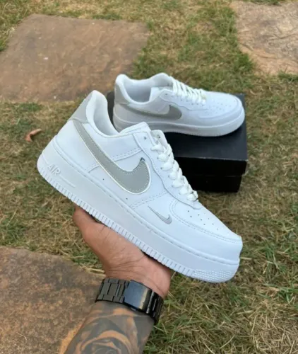 Tênis Nike Air Force 1 Low - Novo - Branco com Prata