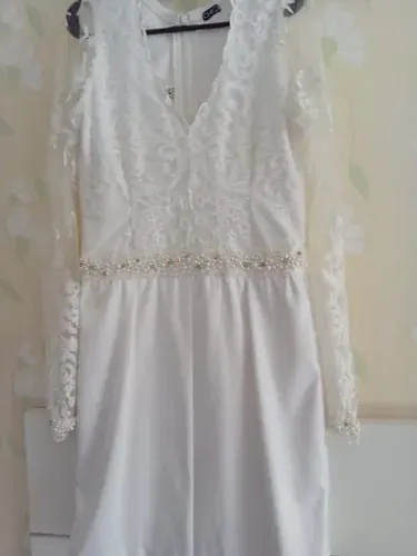 Vendo vestido de noiva, para casamento civil, curto , tem um para casamento religioso