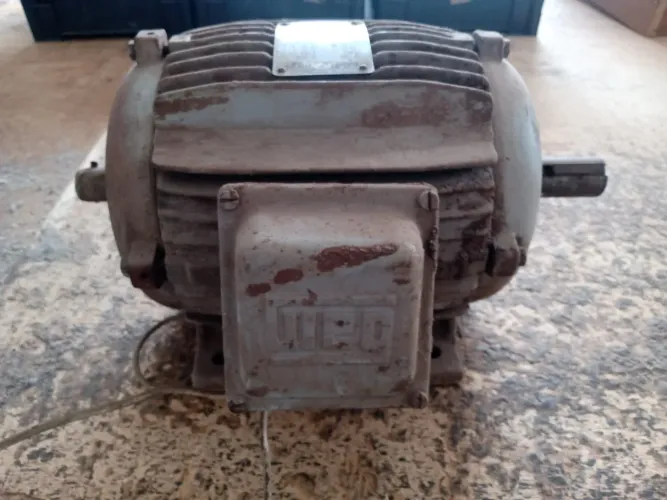 Motor Weg trifásico 1.5 CV 