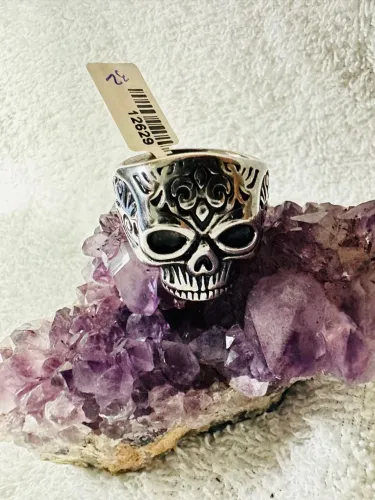 Anel de Caveira em Aço com Detalhes Ornamentados