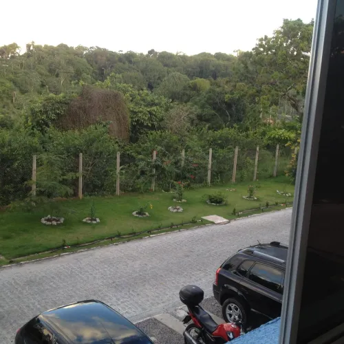 Apartamento com vista verde em condomínio tranquilo