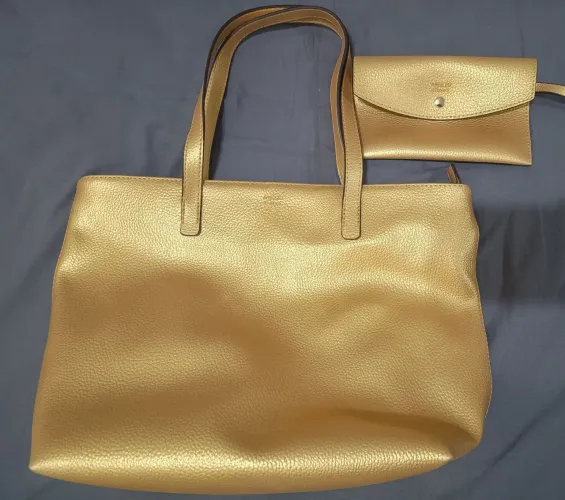 Bolsa Arezzo Dourada com Carteira. Nunca usada.