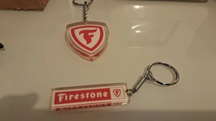 Firestone 2 Antigos e Colecionáveis Chaveiros da Marca em estado de novos