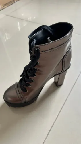 Bota coturno da Schütz 