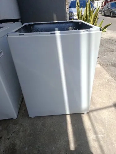 Gabinete para máquina de lavar roupa.