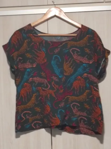 Blusa estampada com animais