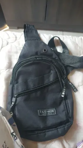 Mochila Preta de Ombro - Estilo e Praticidade