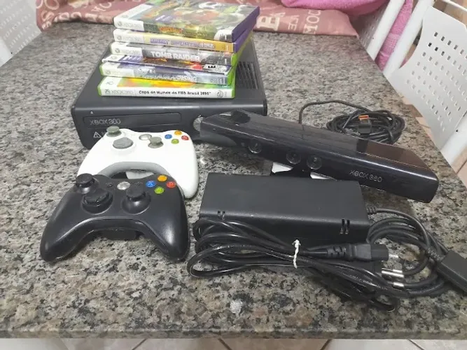 Xbox 360 Travado + Kinect + 6 Jogos + 2 Controles