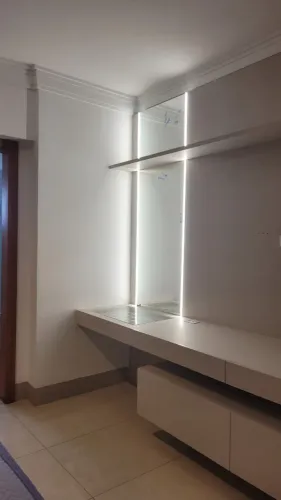 Painel TV com camarim e sapateira