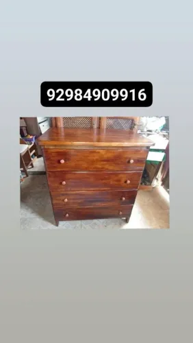 COMODA DE MADEIRA MACIÇA 650$