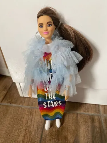 Barbie extra.