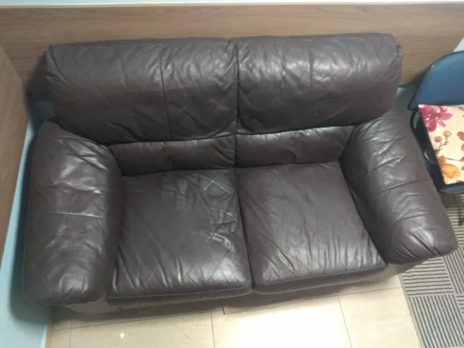 Sofá de Couro Marrom 2 Lugares