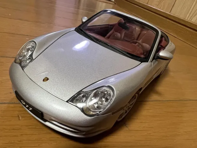 Porche 911 auto art 1/18
