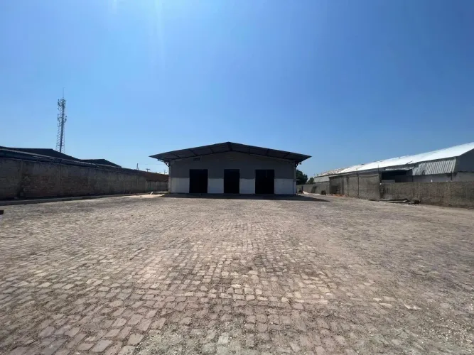 Galpão comercial para alugar em Teresina no polo industrial com 3900m², pátio para camin