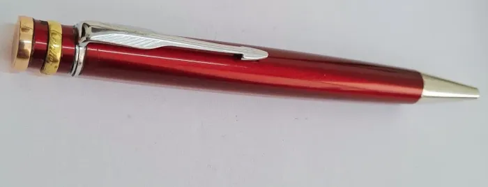 Caneta Cartier Trinity bordô Ballpoint com adaptação clipe da Parker