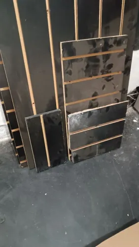 Painel canaletado preto ripado 32cm x 32cm