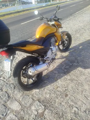 CB 300