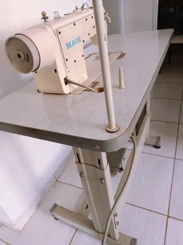 Máquina de Costura Industrial