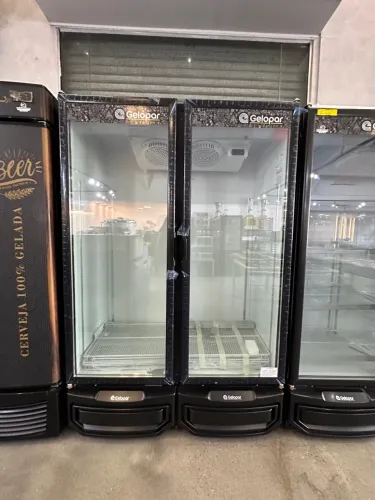Cervejeira 2 portas 950L Gelopar 