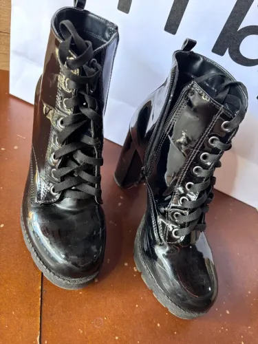 Bota Feminina Tratorada Verniz Salto Alto