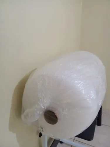 Vendo bobina 100 metros de plástico bolha grande preço 90 reais novo 