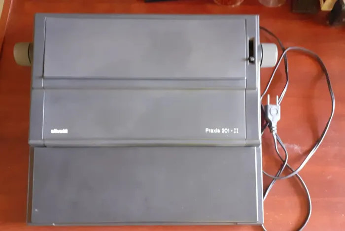 Máquina de Escrever Olivetti Praxis 201-II
