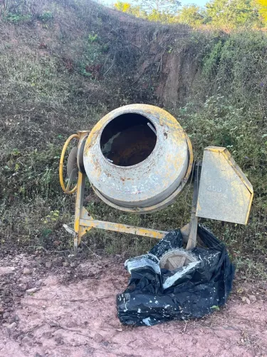 Vendo ou troco Betoneira menegotti 400 litros monofásica modelo top 1000