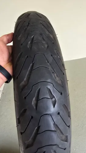 Pneu Dianteiro Michelin Road 6 para Big Trail Usado em Ótimo estado 120/70 ZR19 60W M/C