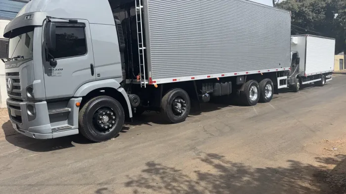 Bau câmera fria ano 24  com Carrier ano24 3600 horas 