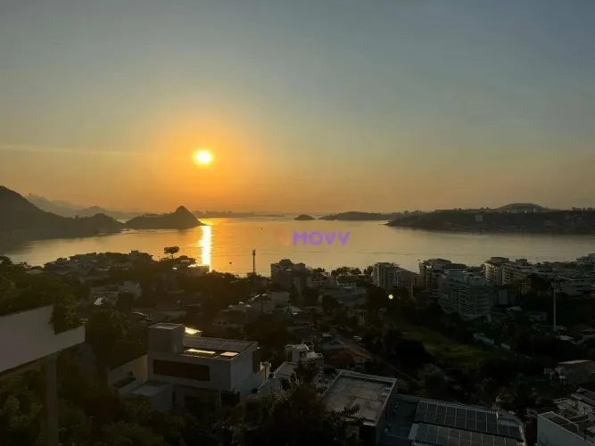 Linda casa no condomínio Aruã com a vista mais linda da cidade !