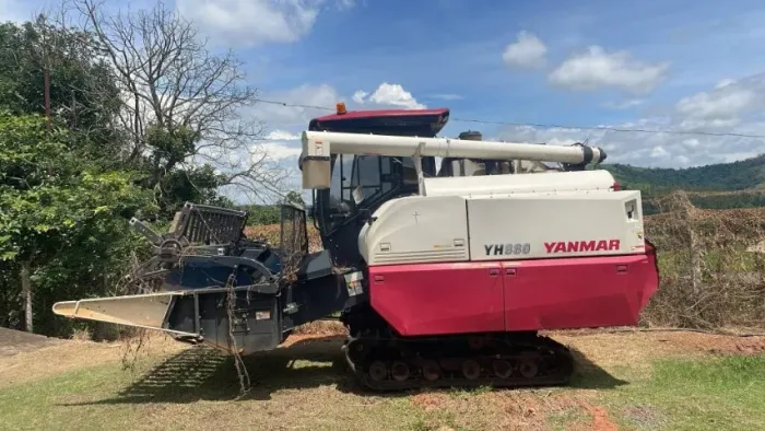 (fincio via banco)Colheitadeira Yanmar YH 880 2023 e 762 horas trabalhadas