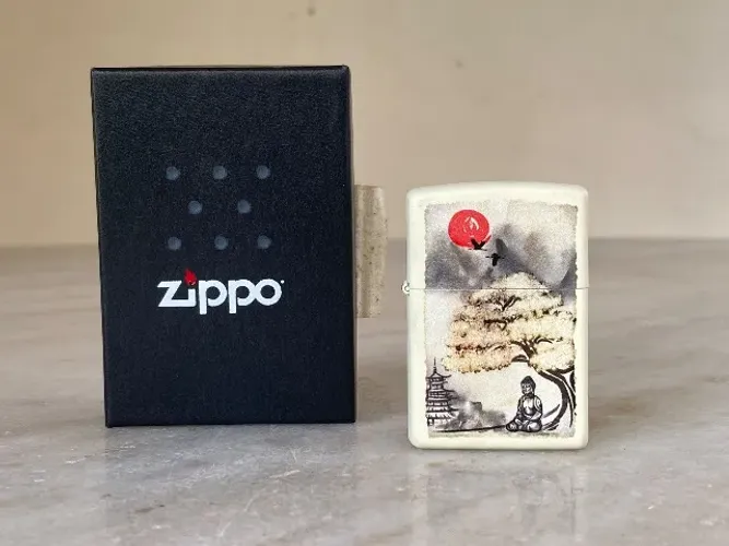 Isqueiro Original Zippo, Pogoda Bonsai Buddha Design. 