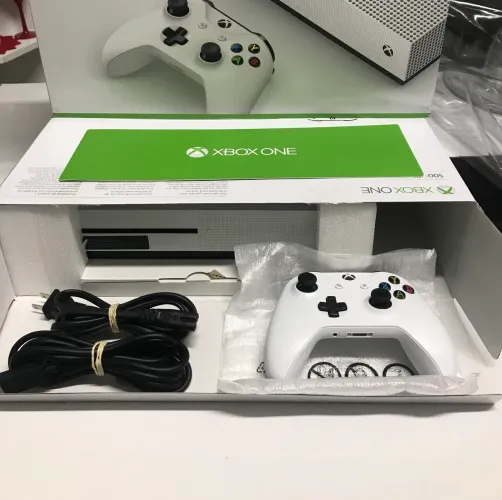 Xbox One S 4K HDR + 100 Jogos
