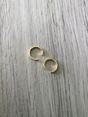 Par de brincos de ouro - quebrados / para conserto