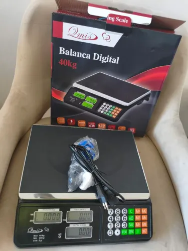 Balança digital 40 marca Max Black bateria