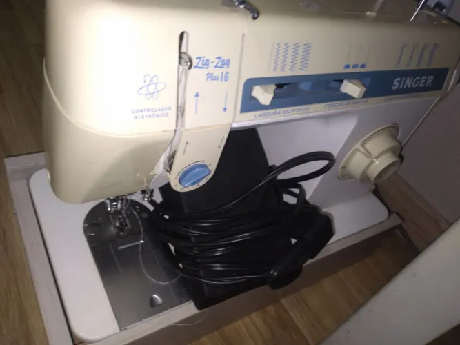Vendo máquina de costura caseira