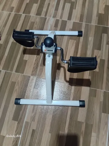Bicicleta de fisioterapia,nova na caixa.