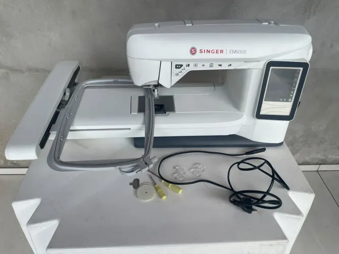 Máquina de bordado Singer