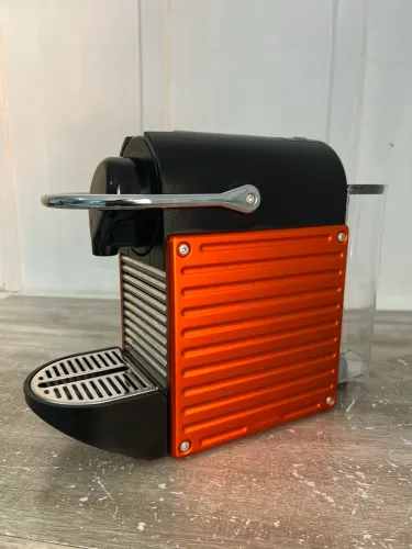 Cafeteira Nespresso Pixie Laranja 220v C/ Luz de Led