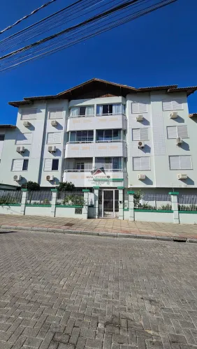 Cobertura 3 dormitórios com piscina no centrinho dos Ingleses!