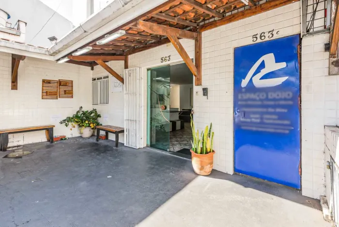 Prédio comercial na Avenida Sargento Geraldo Sant'Ana, 563  360 m²