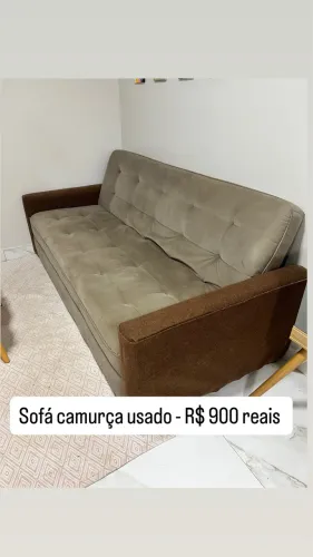 Sofá 3 lugares com braço arranhador para gatos 