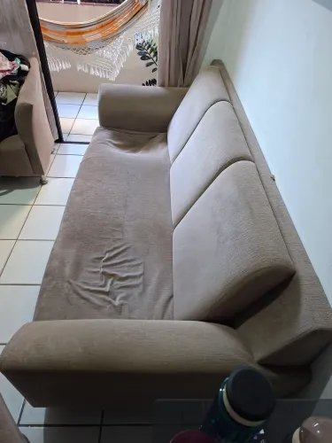 Vendo sofá de 3 lugares usado.